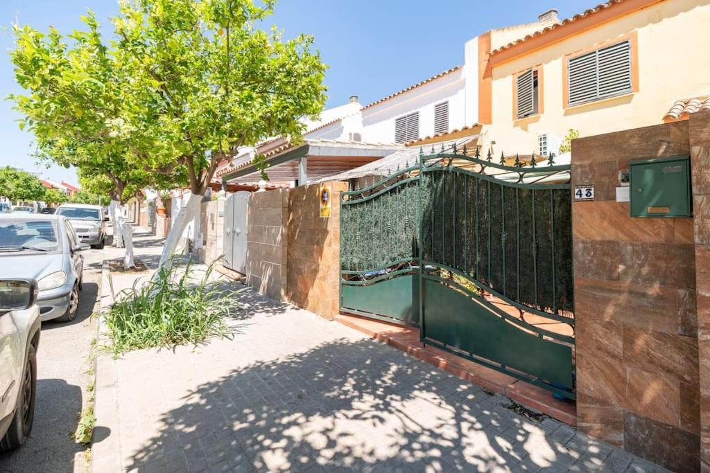 Cool Garden&Suite Mairena del Aljarafe Exterior foto